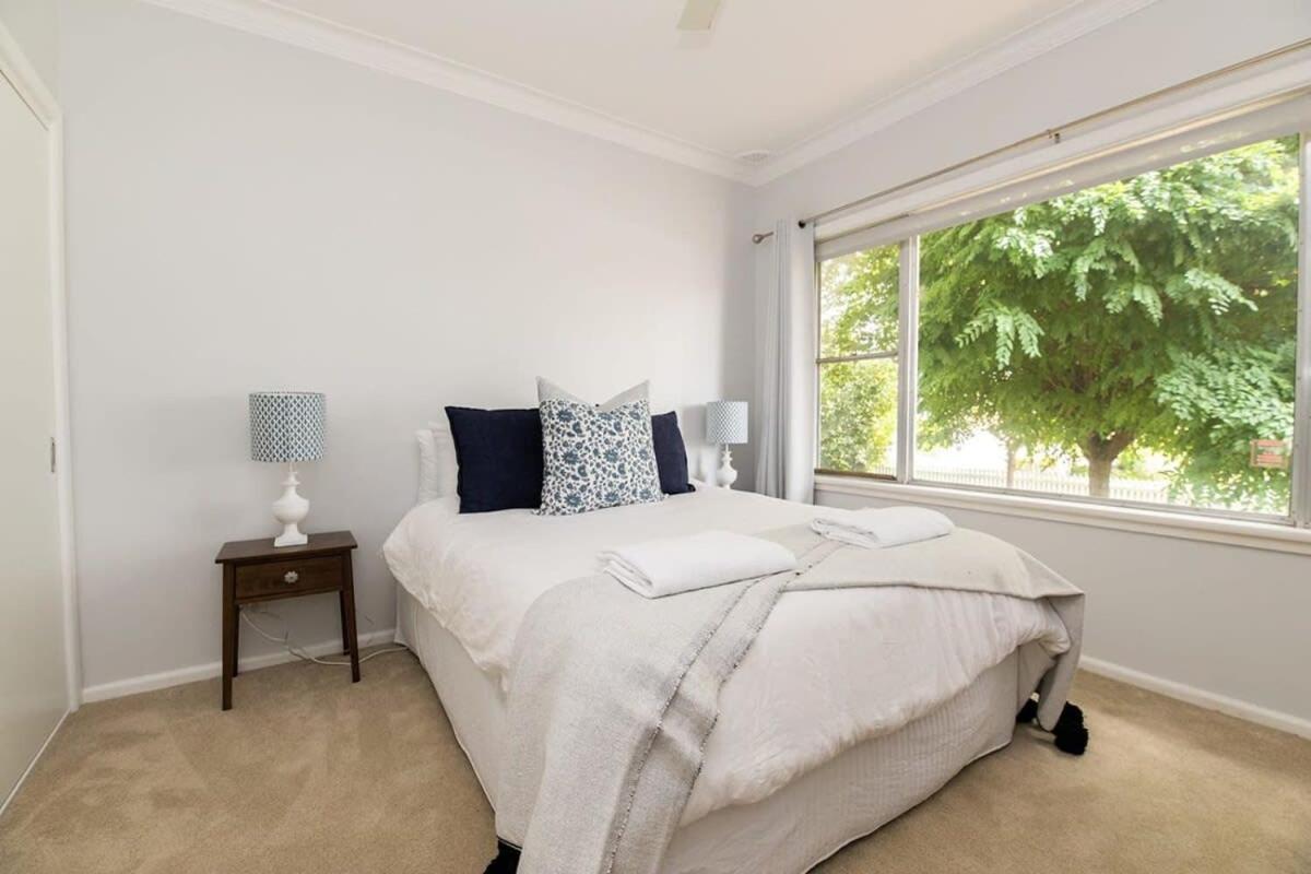Cox Spacious Family Outdoor Pets Holiday home